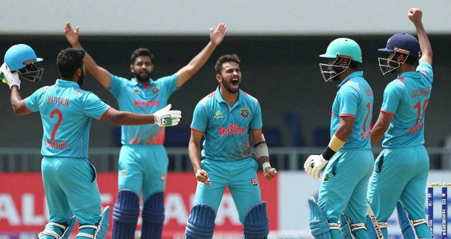 দুবাইয়ের ষোড়শ ওভার: বাংলাদেশ ১৯তম ওভারে হারেনি, হারিয়েছিল ১৬তম ওভারে